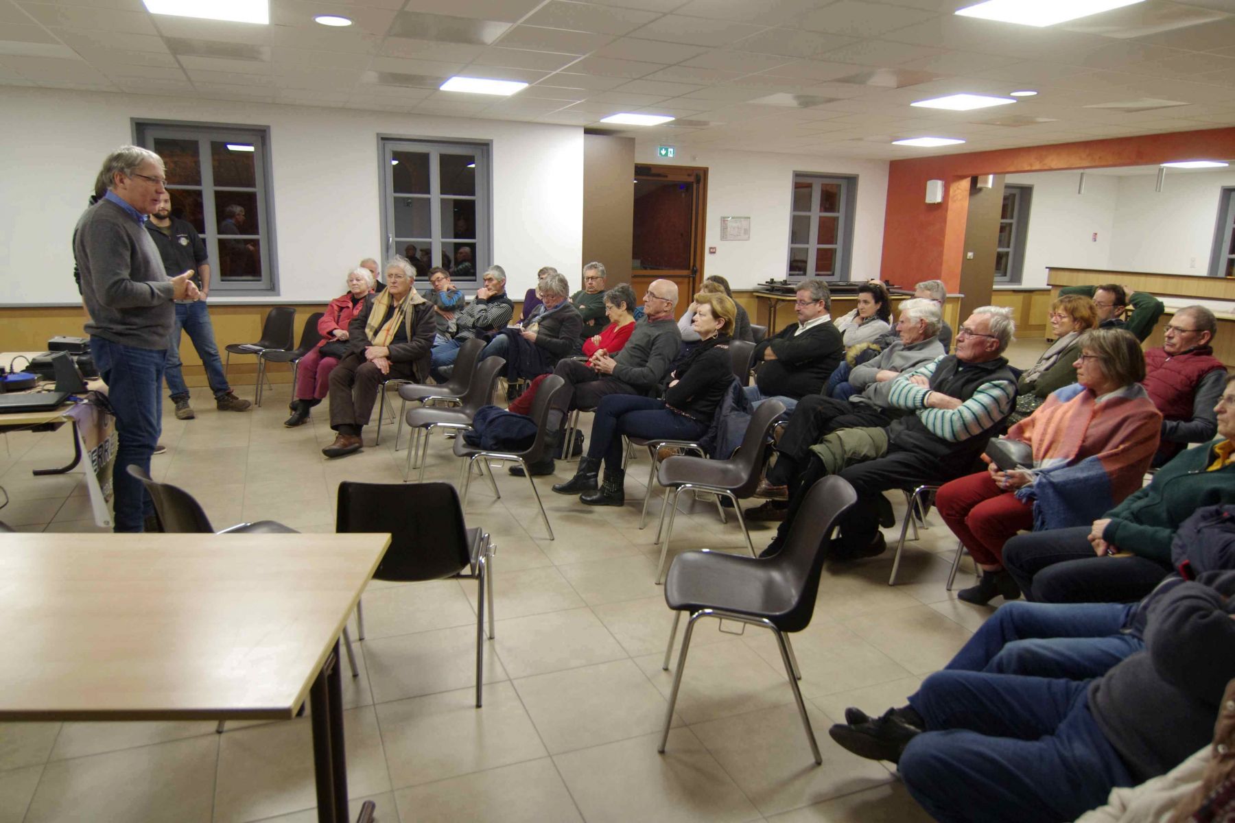 13 février : La Charte Forestière était invitée à Vauxrenard pour une soirée-débat autour du film «Le Temps des Forêts» - 20 participants