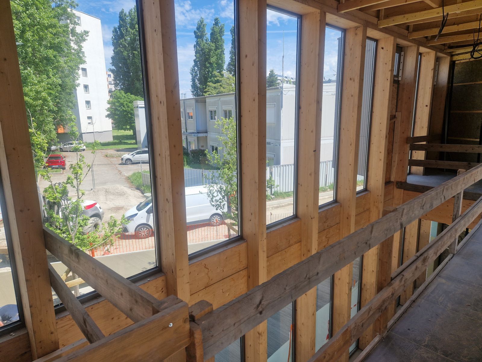 Caserne de gendarmerie, Grenoble (surélévation en ossature bois sur socle béton)
