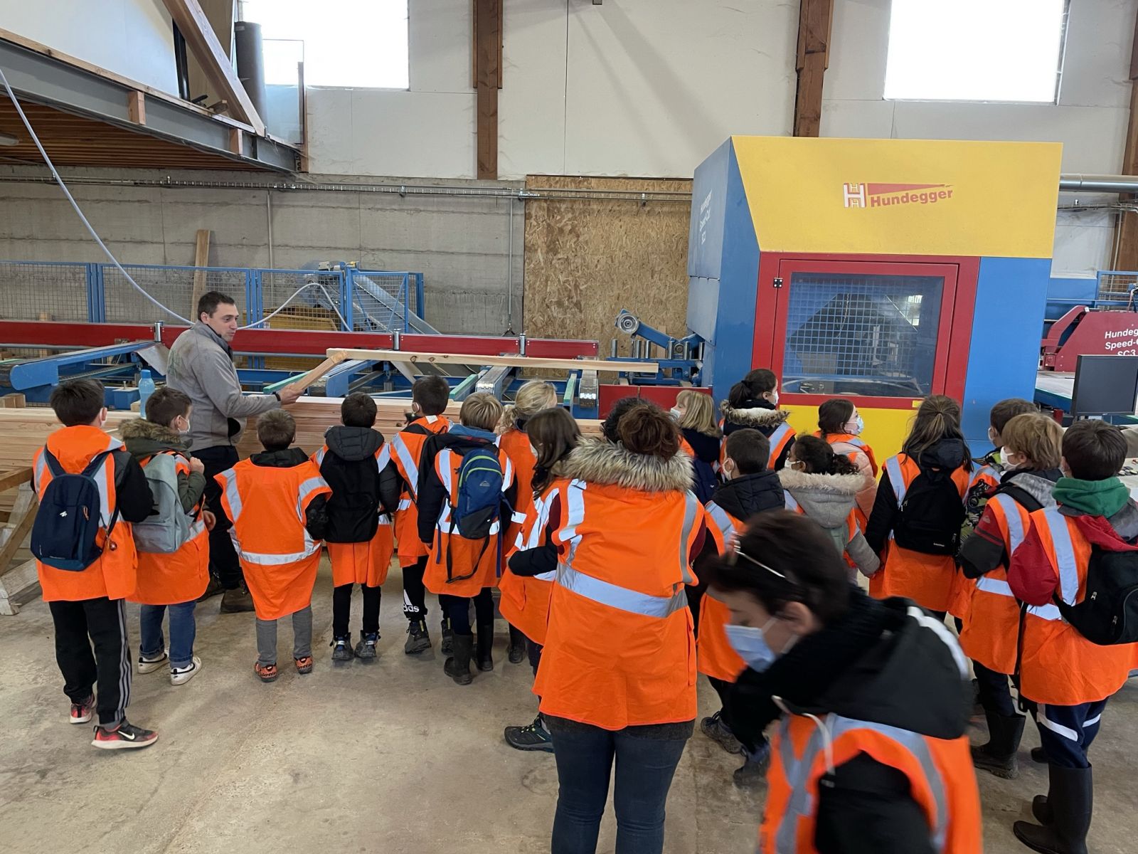 Visite d'un atelier de fabrication de maisons en bois